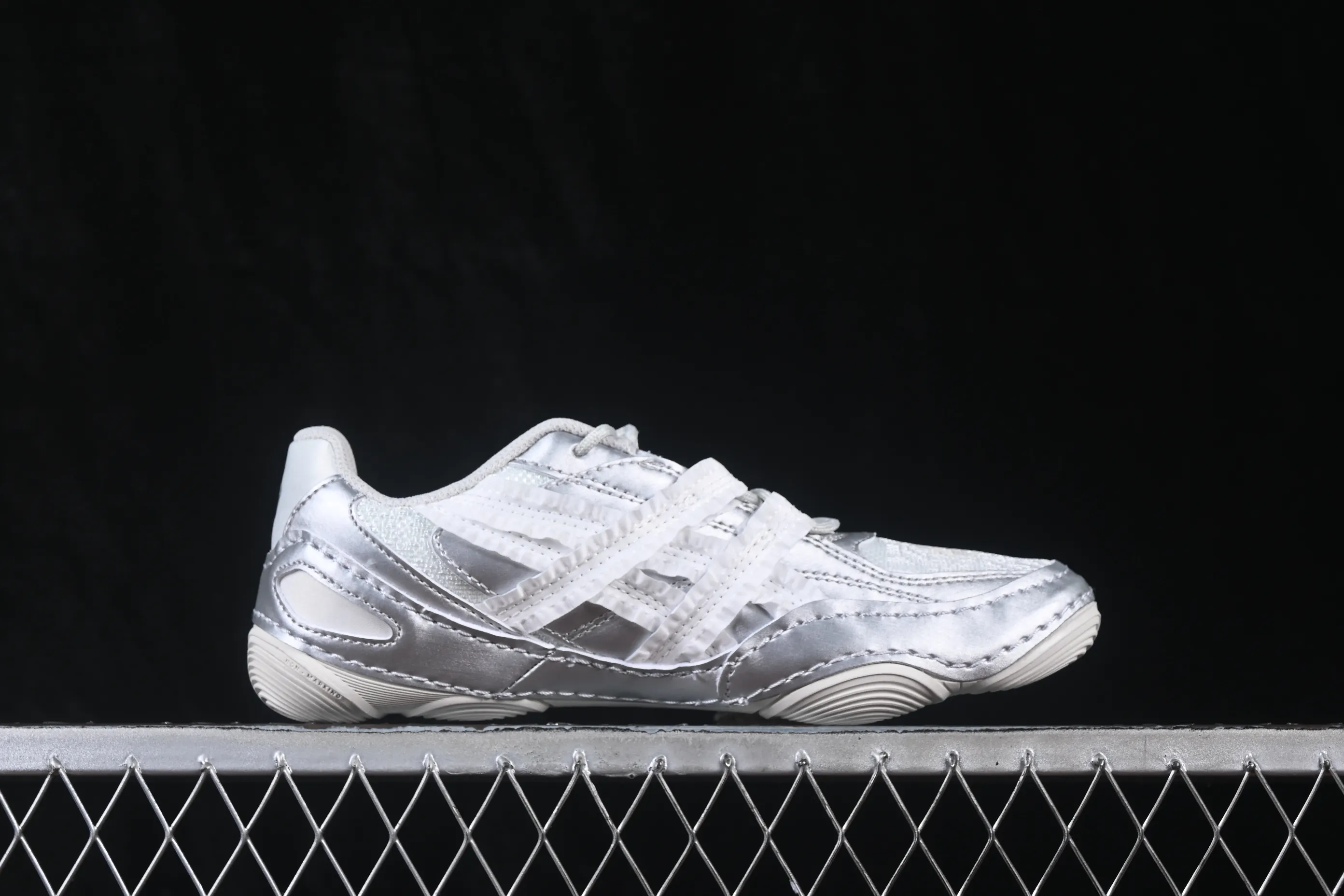 All categories Asics Asics series Asics Hypersync Asics Hypersync fashion retro breathable lightweight thin-soled moral training shoes 1203B146-100